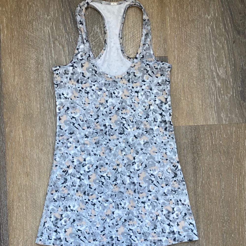Lululemon tank